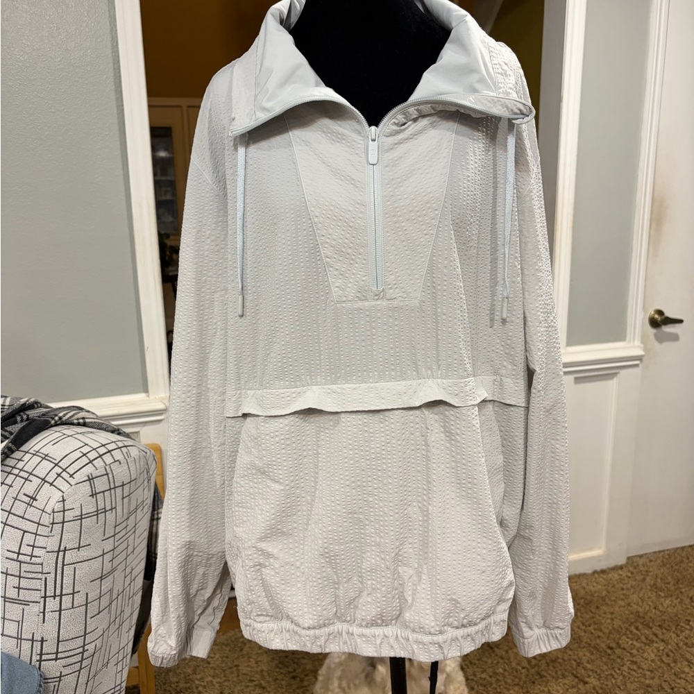 Lululemon Pack light Pullover Packlight 1/2 zip. Size 12